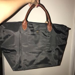 BRAND NEW long champ medium le pliage tote